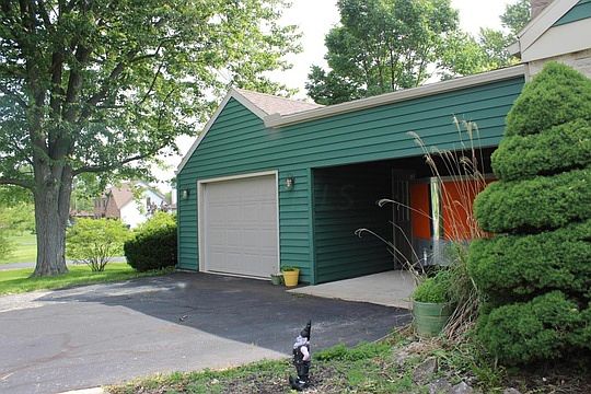 4th image of 290 Grove St