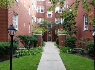 733 W Bittersweet Pl APT 3W, Chicago, IL 60613