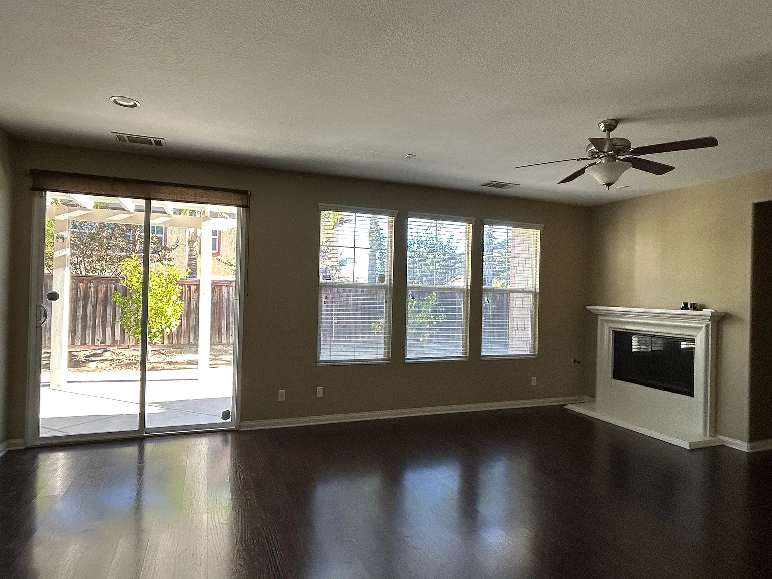 5 bed, 2439 sqft, $3,700 — Photo 2