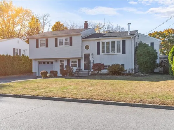 61 Kerri Lyn Rd, Warwick, RI 02889