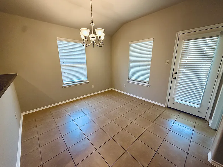 1810 Carol Ln — Photo 7