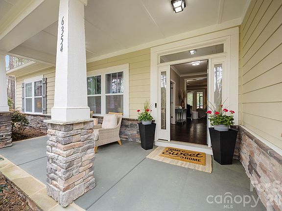 3rd image of 6354 Harbor Oaks Dr
