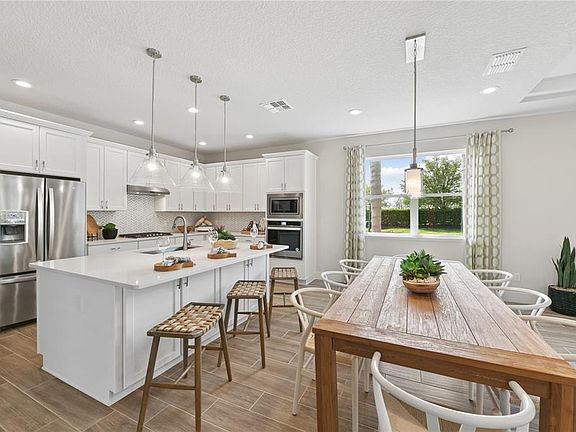 3rd image of 2418 Park Ridge St