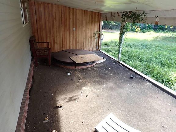 4th image of 1426 Jones Way SE