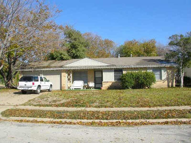 2401 Gilbert Cir, Arlington, TX 76010 Zillow