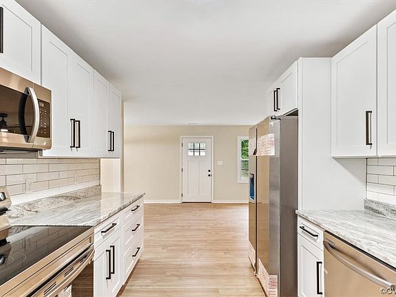 4th image of 17341 Wedgewood Dr