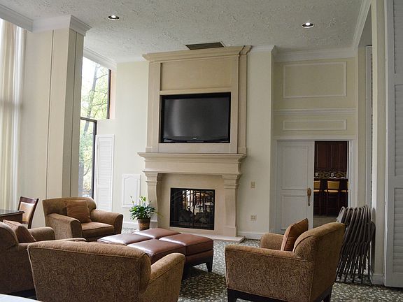 Lobby - Sitting Area