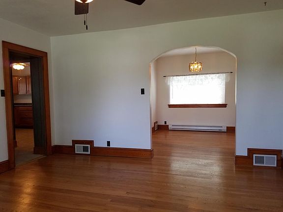 2nd image of 5640 Crescent Blvd
