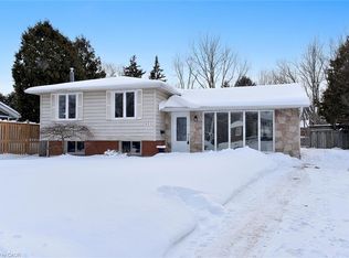 552 Hull Ct, Burlington, ON L7N 3C9