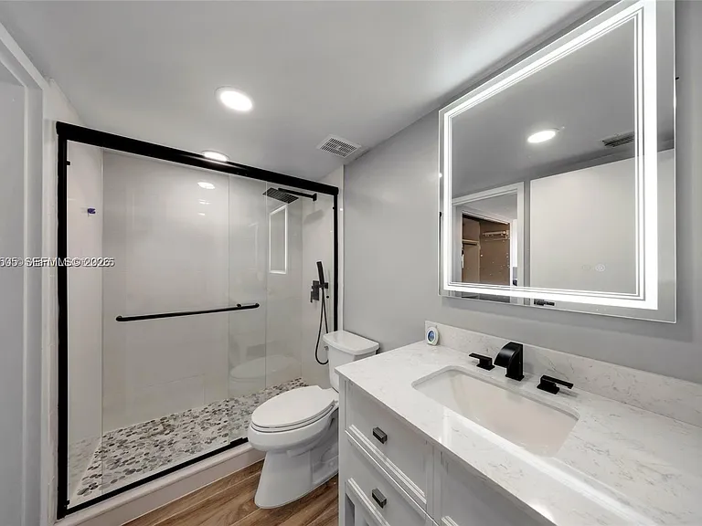 7601 E Treasure Dr #1722 — Photo 12