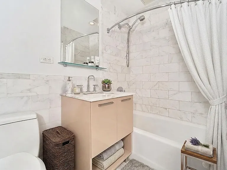 49 E 34th St #14C — Photo 4