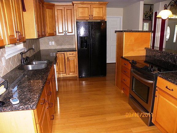 3rd image of 129 Autumn Lake Dr