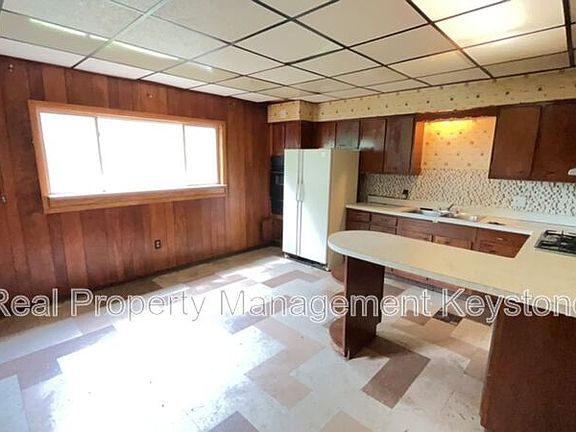 2nd image of 121 Cutler St