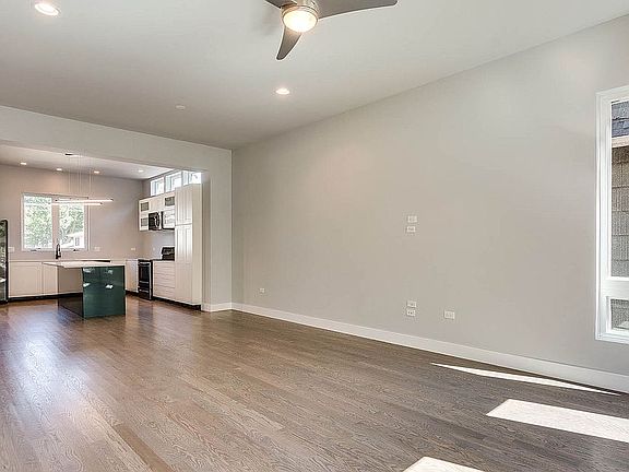 5th image of 121 Sawyer Ave