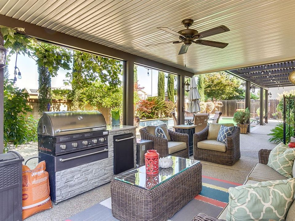 2nd image of 1009 Sandwick Way