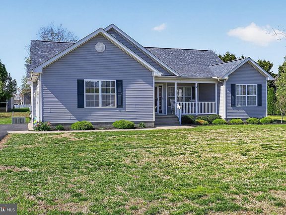 3rd image of 402 Matthews Cir
