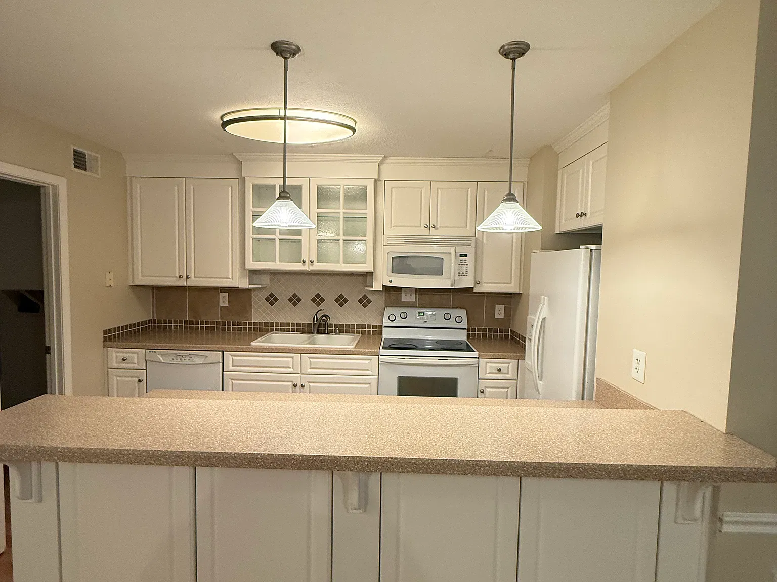 1 bed, 1.5 bath, 780 sqft, $1,100 — Photo 3