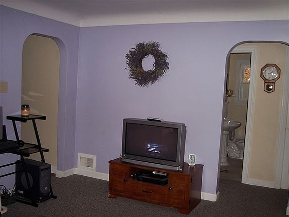 7000BrownslakeRd Living Room