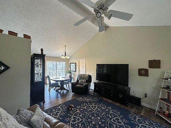 3rd image of 101 Macy Dr