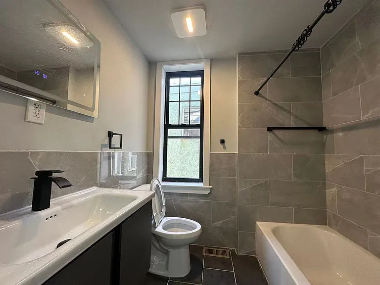 2241 Jackson St — Photo 13
