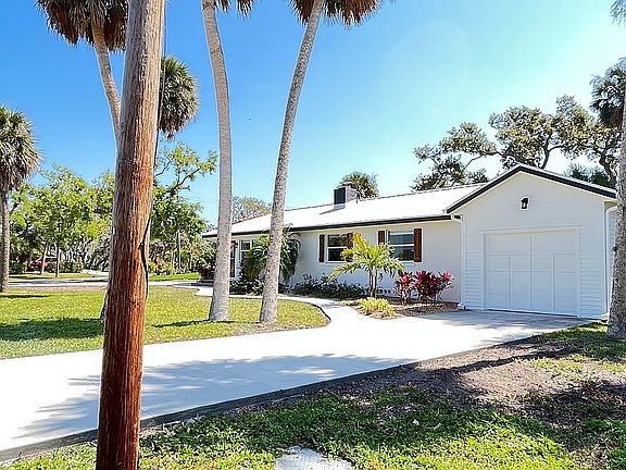 4th image of 833 Laguna Dr