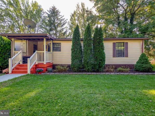 822 Carrie Ct, Lancaster, PA 17601