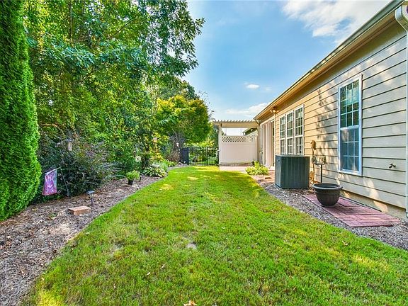 4th image of 6218 Longleaf Dr