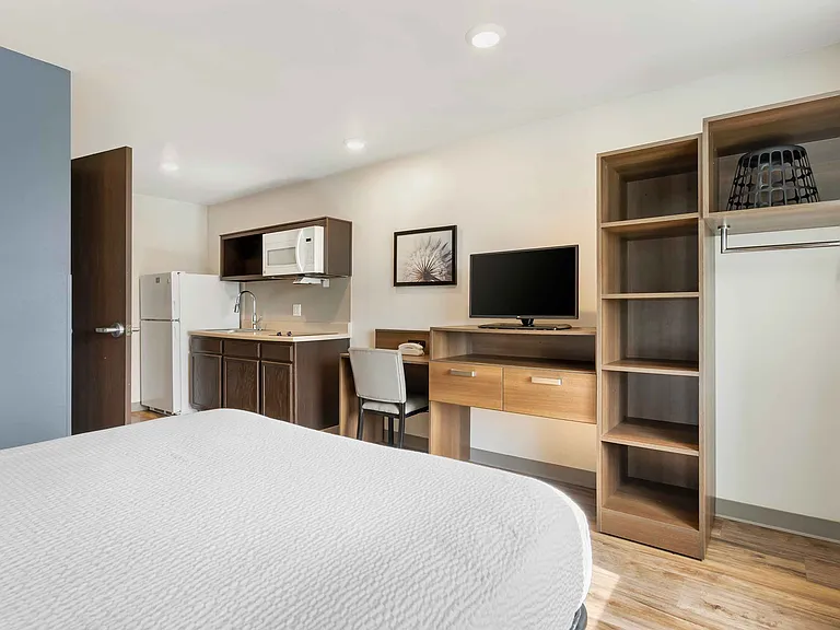 Studio Suite - 1 Queen Bed
