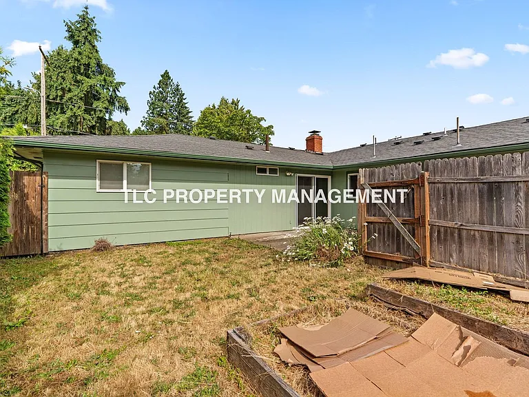 2199 Devos St — Photo 22