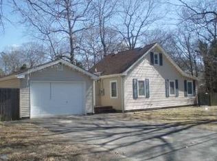 57 Queen Rd, Mastic Beach, NY 11951