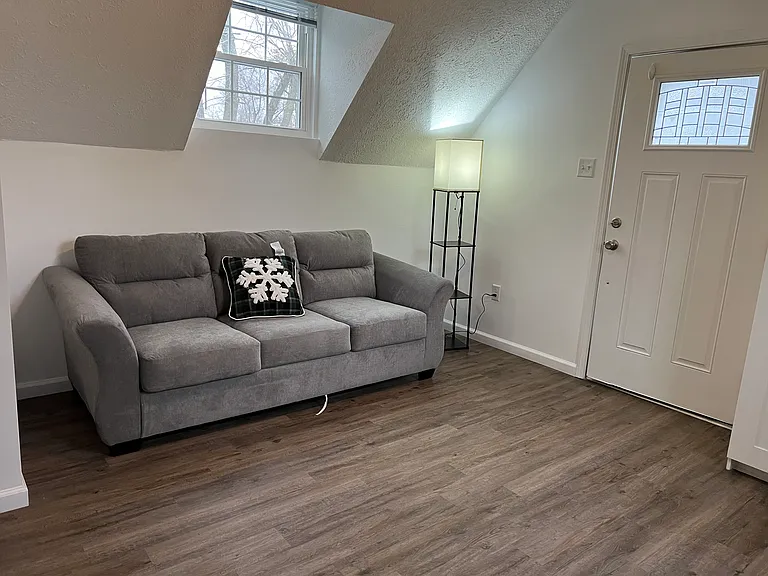 2132 Bellefontaine St #B — Photo 5
