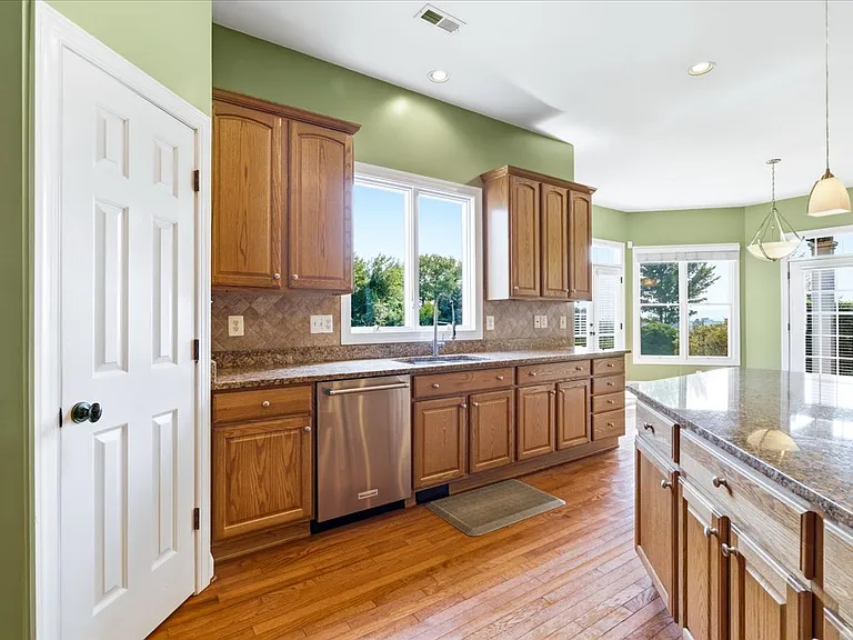 6110 Holter Rd — Photo 20