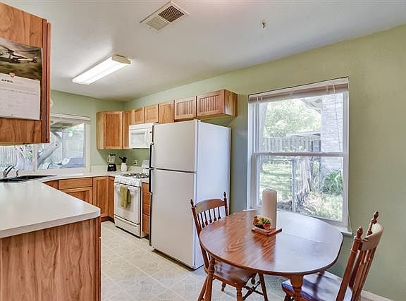 3rd image of 1520 Natches Dr