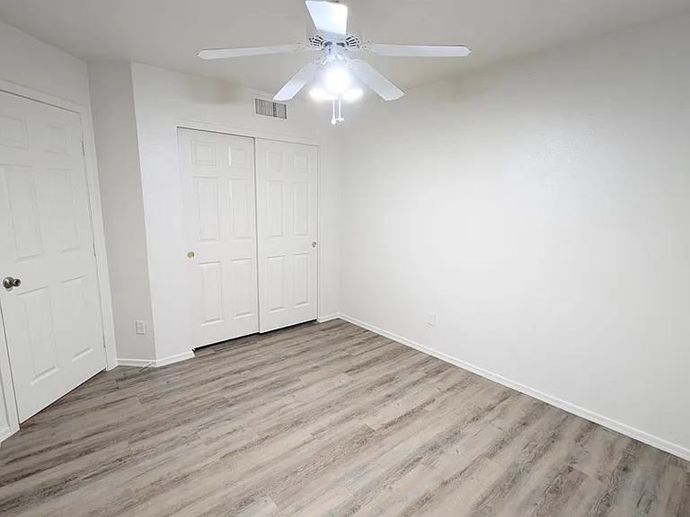 2325 E Lakecrest Dr — Photo 21
