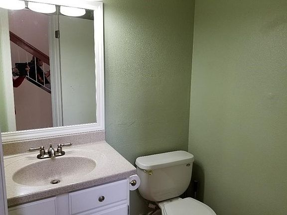 5th image of 795 Williamsburg Way