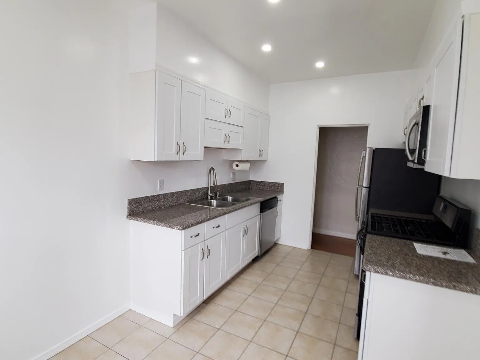 2 bed, 1175 sqft, $3,595 — Photo 4
