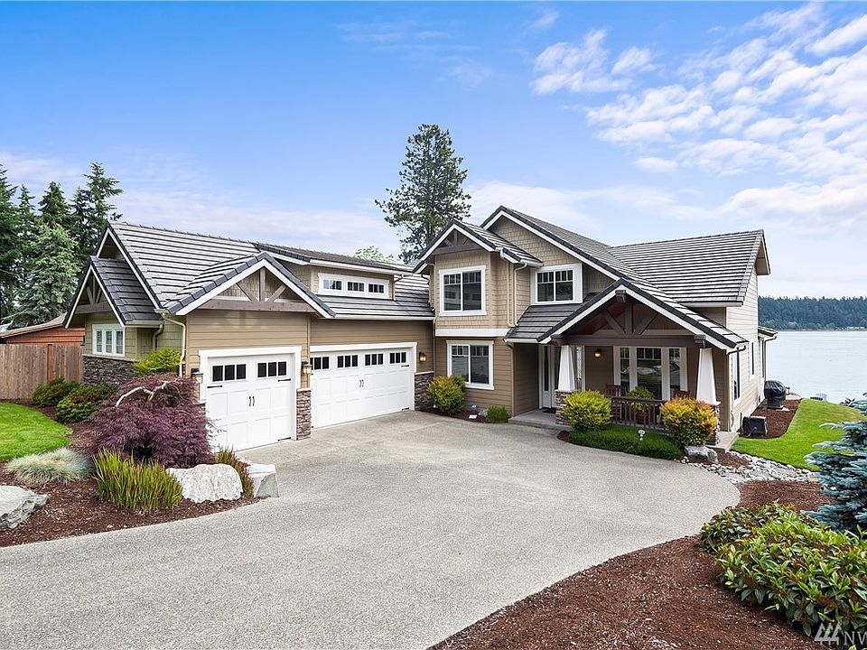 Pacific NW Living at its finest in this 3772 square foot home on 68 feet of low-bank waterfront. The home is very privately located on a dead-end street. BE SURE TO SEE THE VIRTUAL TOUR ONLINE WITH THIS LISTING.