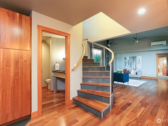 4th image of 1211 Windward Way