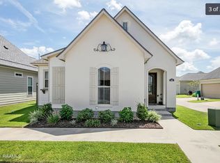 102 Fallen Oak Ln, Youngsville, LA 70592