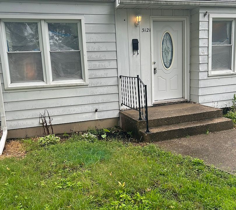 1st image of 3121 Montrose Ave