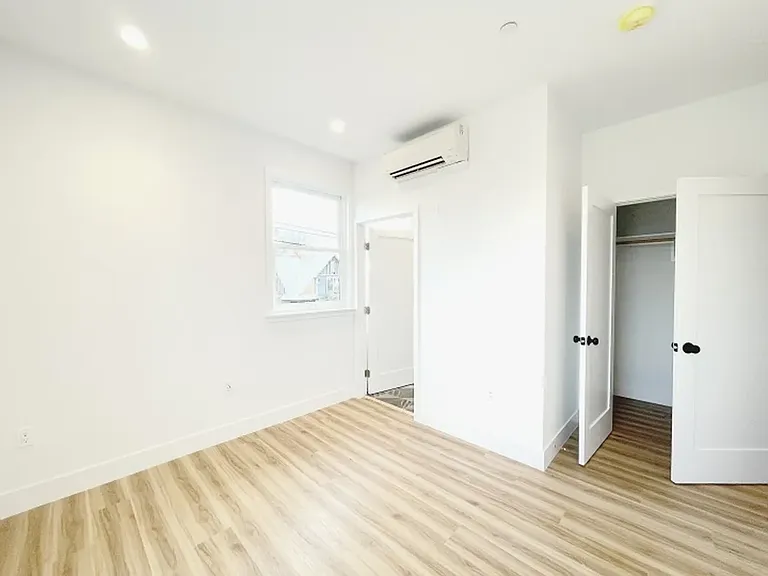 1325 W 24th St #1/2 — Photo 16