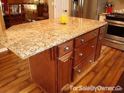 Kitchen
						:
						Center island with seating