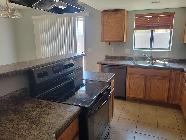 2959 N Tyndall Ave — Photo 6