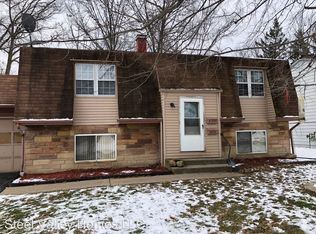 4588 Washington Square Dr, Austintown, OH