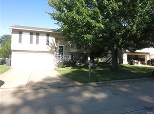 5852 Parkside Pl, Imperial, MO 63052