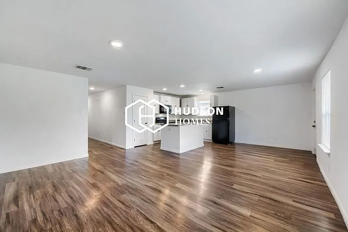 1722 Beacon St — Photo 4