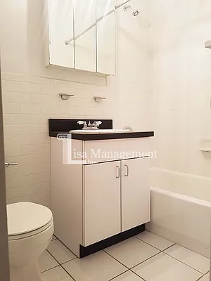 Rented by Lisa Management | media 9