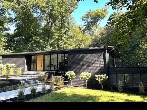 61 Sandy Hill Road, Oyster Bay, NY 11771