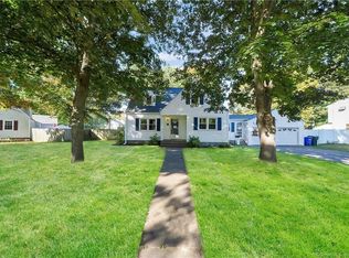 9 Pine Dr, Windsor Locks, CT 06096
