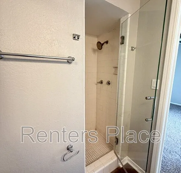 313 N Cedar St — Photo 16